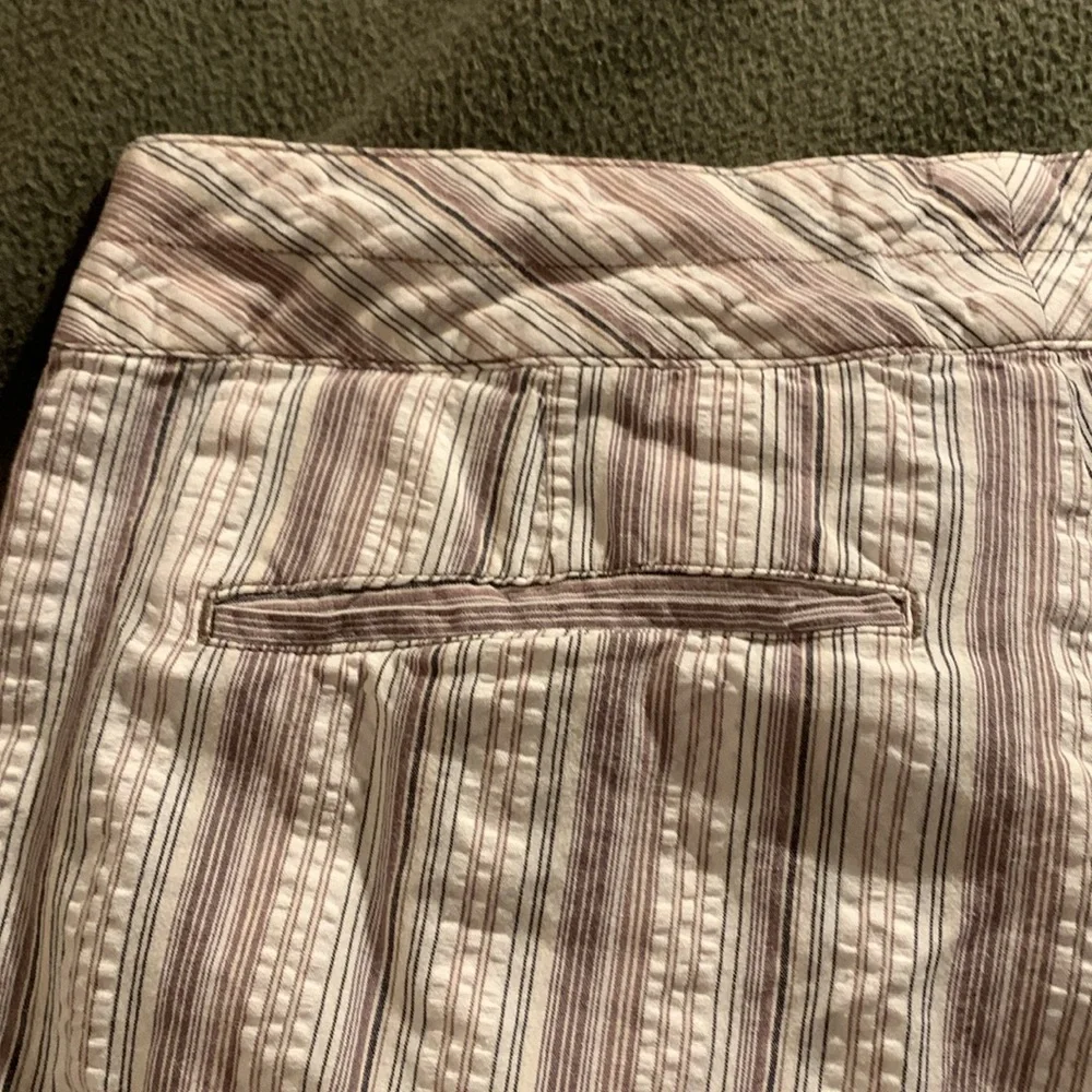 Columbia “River Resort” striped shorts. Inseam 12 inches. Size 8 - Picture 8 of 12